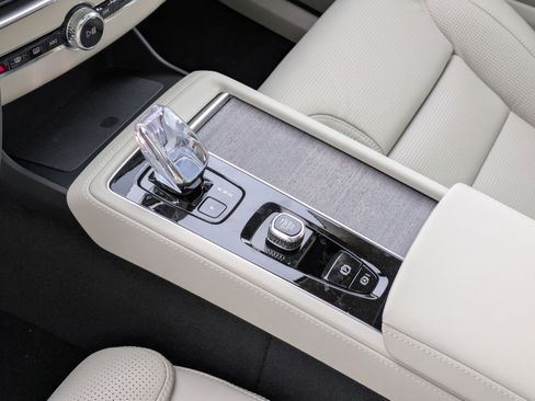 New 2026 Volvo XC90 T8 Ultra w/ Protection Package Premier image 13