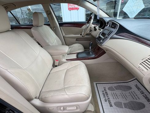 Used 2011 Toyota Avalon Limited FWD image 17