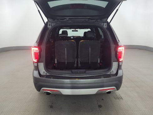 Used 2017 Ford Explorer XLT AWD/4WD image 29