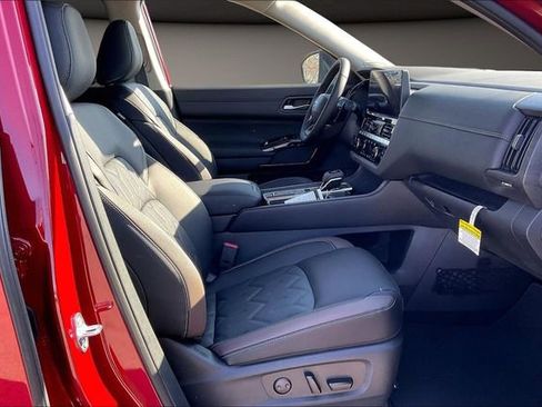 New 2026 Nissan Pathfinder Platinum w/ Cargo Package FWD image 11
