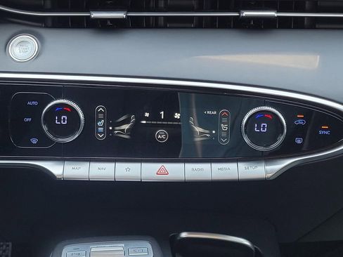 Used 2022 Genesis GV70 2.5T w/ Select Package image 18