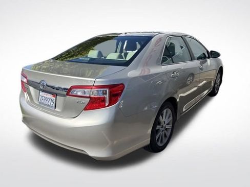 Used 2014 Toyota Camry XLE w/ Leather Package image 2