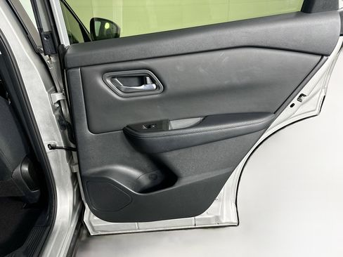 Used 2024 Nissan Rogue SV image 29