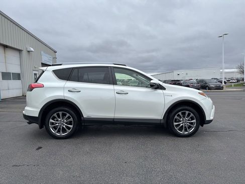 Used 2018 Toyota RAV4 Limited image 8