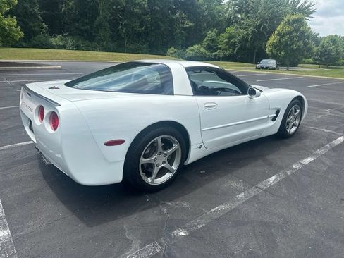 Used 2004 Chevrolet Corvette Coupe RWD image 4