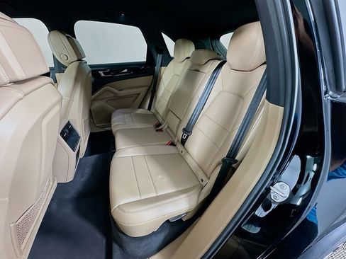 Used 2019 Porsche Cayenne image 24