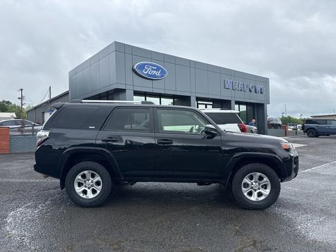Used 2022 Toyota 4Runner SR5 AWD/4WD image 21