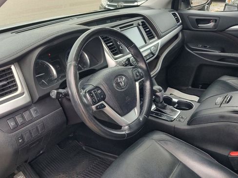 Used 2018 Toyota Highlander XLE AWD/4WD image 11