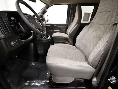 Used 2025 Chevrolet Express 3500 LS RWD image 12