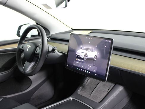 Used 2023 Tesla Model Y Long Range image 15