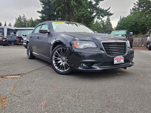 Used 2014 Chrysler 300 C image 1