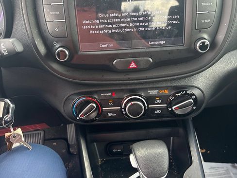 Used 2025 Kia Soul LX FWD image 14
