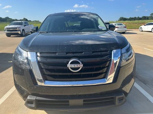 Used 2025 Nissan Pathfinder SV FWD image 15