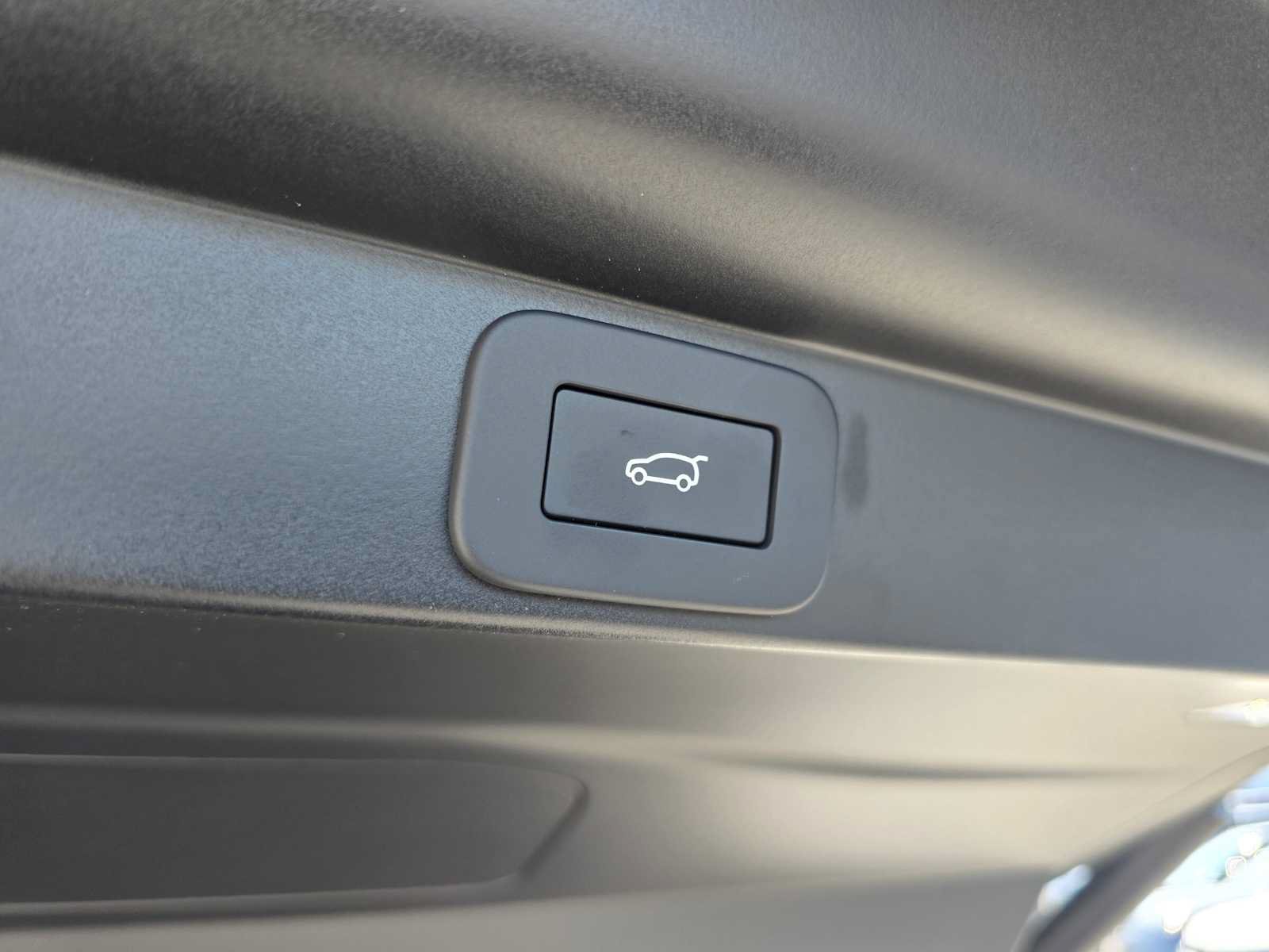 New 2025 Land Rover Range Rover SE AWD/4WD image 18