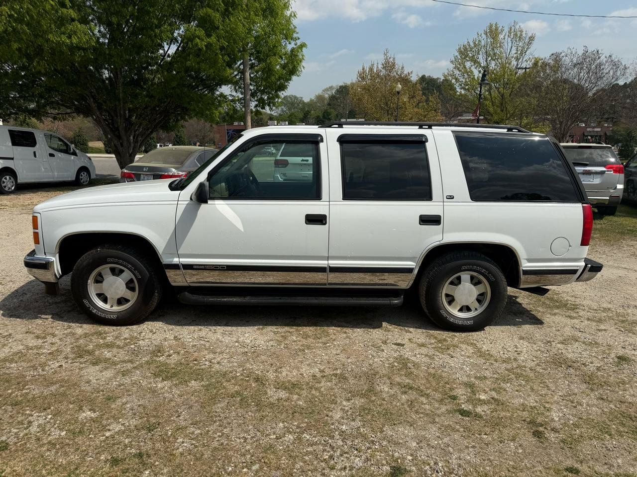 Used 1998 GMC Yukon 2WD 4-Door w/ Marketing Opt Pkg 5 image 8