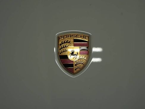Certified 2025 Porsche Macan AWD/4WD image 29