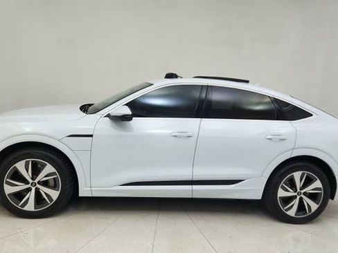 Used 2024 Audi Q8 e-tron Premium Plus w/ Premium Plus Package image 10