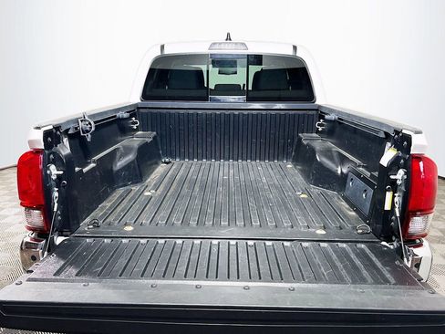 Certified 2021 Toyota Tacoma SR5 AWD/4WD image 23