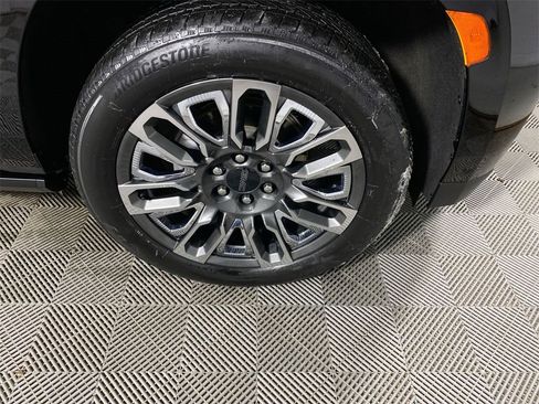 Used 2023 GMC Yukon Denali Ultimate image 10