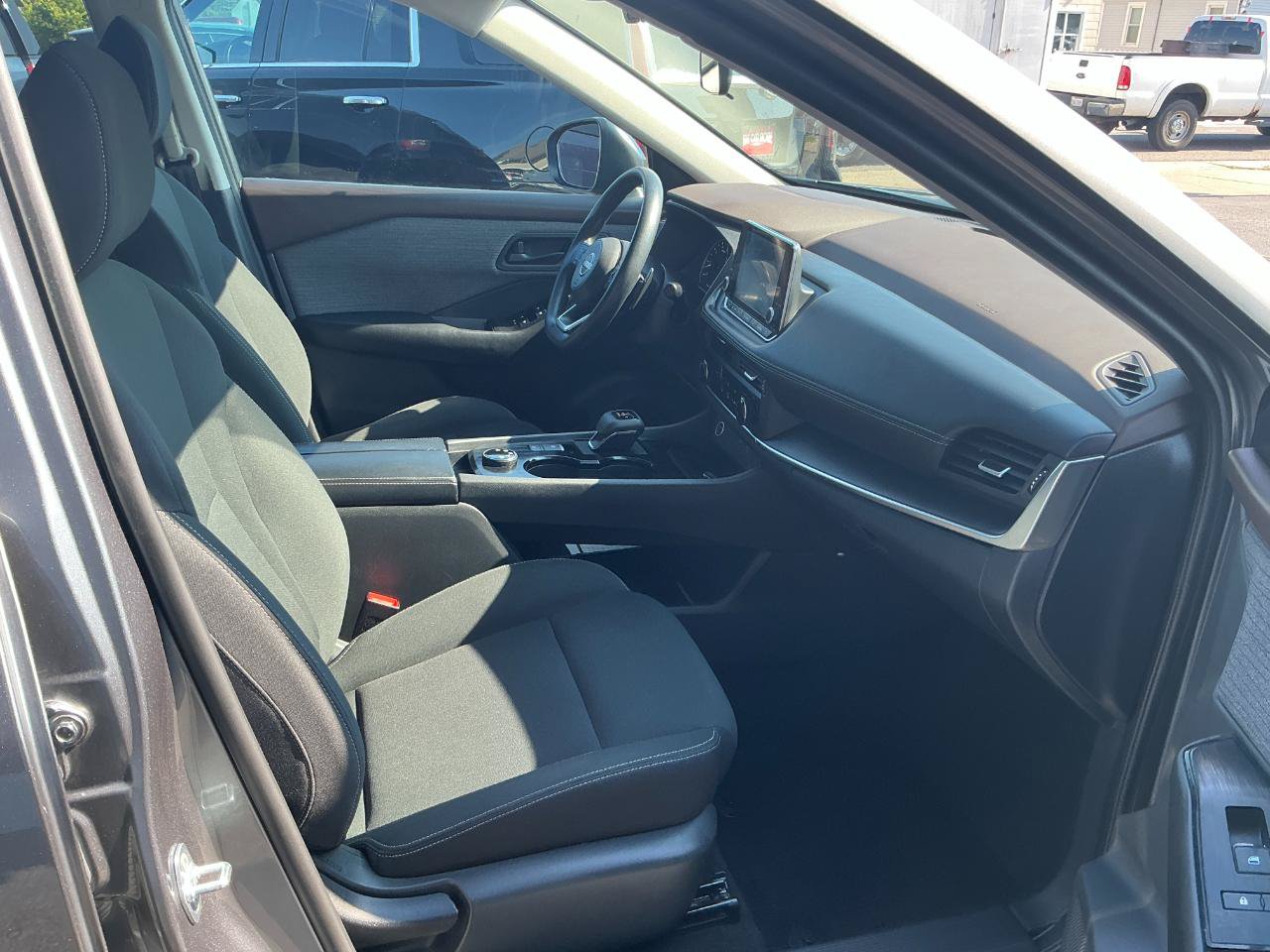 Used 2023 Nissan Rogue S AWD/4WD image 21