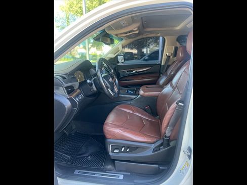 Used 2015 Cadillac Escalade Premium RWD image 10