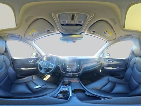 Used 2022 Volvo XC60 B5 Momentum AWD/4WD image 35