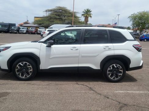 Used 2025 Subaru Forester Premium AWD/4WD image 5