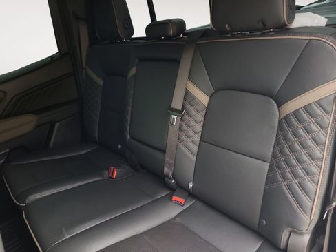 Used 2023 GMC Canyon Denali AWD/4WD image 13