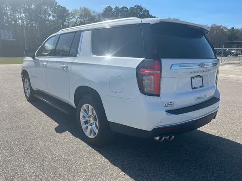 Used 2023 Chevrolet Suburban Premier image 4