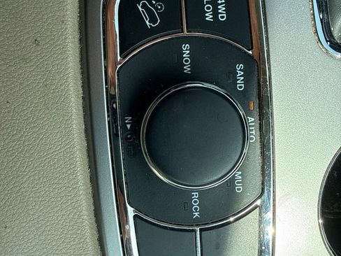 Used 2018 Jeep Grand Cherokee Limited AWD/4WD image 30