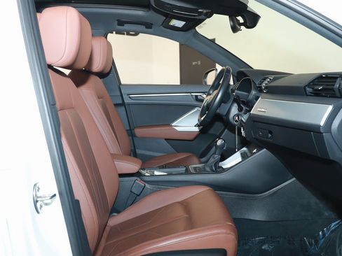 Used 2023 Audi Q3 2.0T Premium image 16