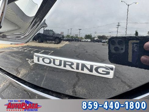 Used 2025 Honda Pilot Touring image 18