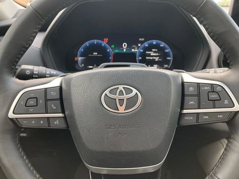 Used 2025 Toyota Grand Highlander AWD image 18