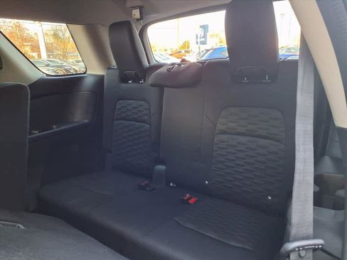 Used 2022 Nissan Pathfinder S image 19