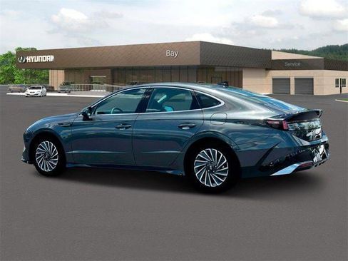 New 2025 Hyundai Sonata SEL image 4