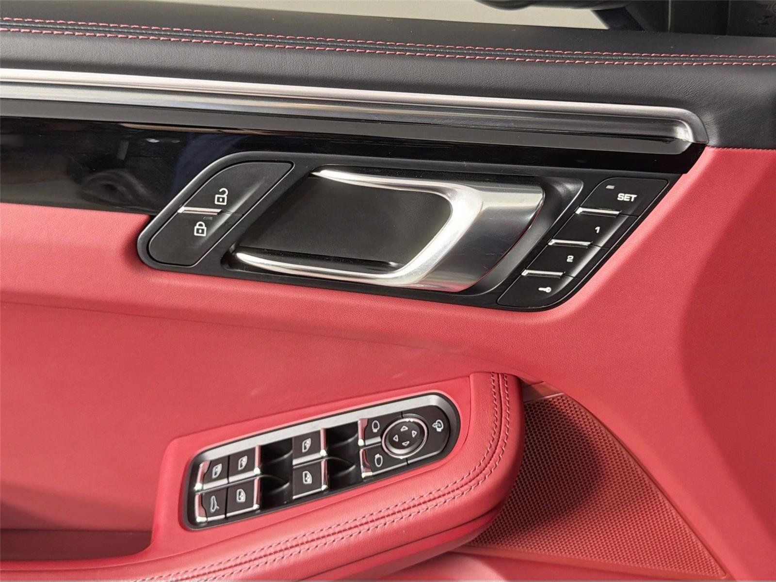 Certified 2024 Porsche Macan Turbo AWD/4WD image 31