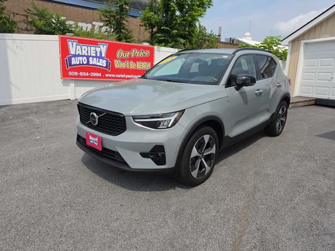 Used 2024 Volvo XC40 B5 Plus w/ Climate Package AWD/4WD image 14