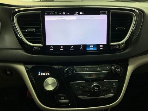 Used 2022 Chrysler Pacifica Touring-L FWD image 11