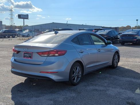 Used 2017 Hyundai Elantra SE image 6