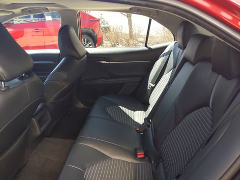 Used 2021 Toyota Camry SE w/ Cold Weather Package image 30