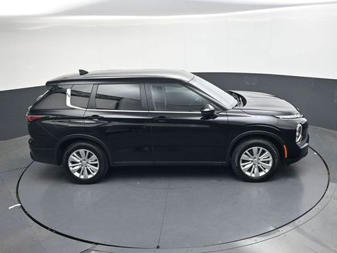 Used 2025 Mitsubishi Outlander ES image 25