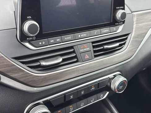 Used 2025 Nissan Altima 2.5 SV FWD image 20