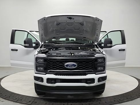 Used 2023 Ford F250 XL w/ STX Appearance Package AWD/4WD image 10