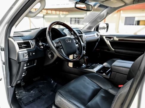 Used 2017 Lexus GX 460 Premium image 3