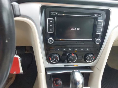 Used 2013 Volkswagen Passat 2.5 SE FWD image 12