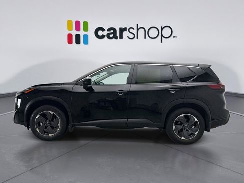 Used 2024 Nissan Rogue SV image 2