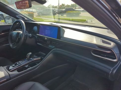 Used 2025 Toyota Crown Signia w/ Advanced Technology Package AWD/4WD image 24