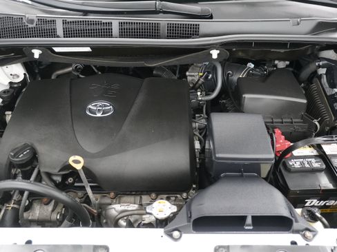 Used 2020 Toyota Sienna L image 25