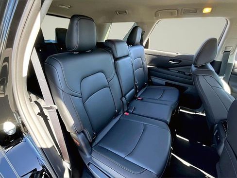 New 2025 Nissan Pathfinder SL image 10