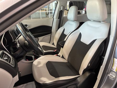 Used 2019 Jeep Compass Latitude FWD image 12